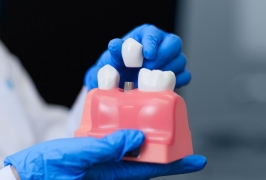 降价后的种植牙服务将于3月下旬到4月中旬落地实施